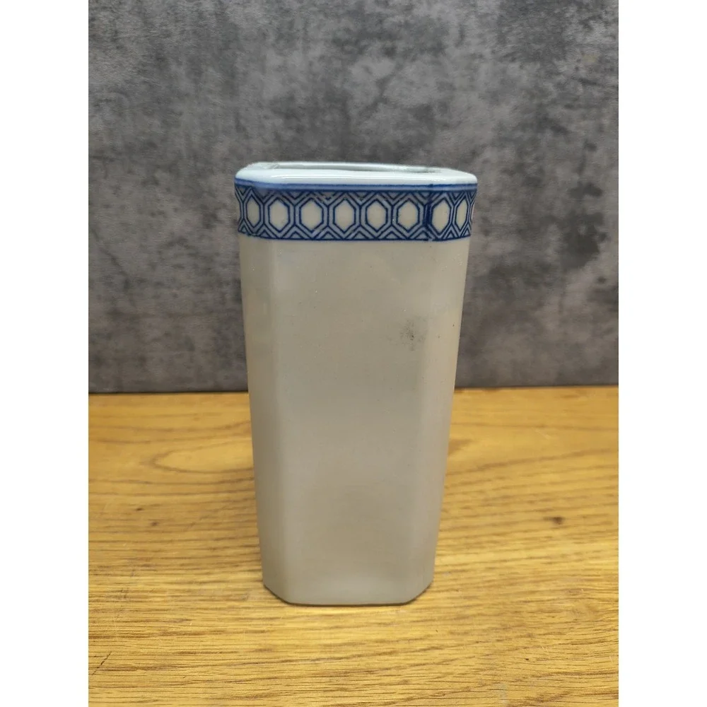The Unbranded Brand vintage ceramic
